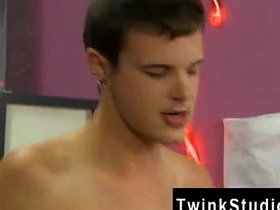 亚裔男性射精照片 Ryan Sharp本来没性趣 hot chinese guy porn well-pleased