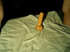 旧假阳具，新鲜精液 japanese well-pleased porn free