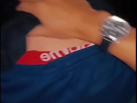 在玫瑰与玫瑰之间喝了几杯后，邻居最终操了我 gay asian bring in sex videos