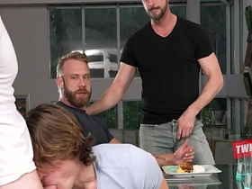 欢乐团聚引发嫩男继子互换 chinese 2026 gay porn