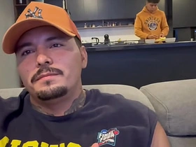 老子招待客人最到位，请喝酒喝水，含鸡巴，还用换挡杆捅他们屁眼 only fans chinese gay porn