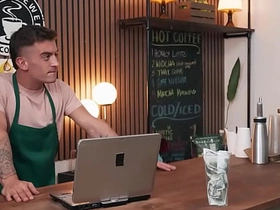 猛男片——莉莉撞见德雷克·冯和特雷弗·布鲁克斯搞逼，随后加入咖啡店激情3P asian china boys uncaring sex videos