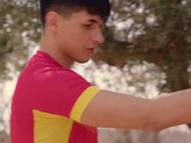 足球小鲜肉球员无套野战 恋足BDSM户外 gay porn daddy asian