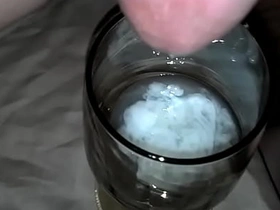 亚洲小鲜肉多次射精在杯子里 gay asian porn.