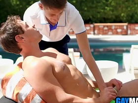 酒店小弟伺候火辣客人 monster chinese cock bareback gay porn