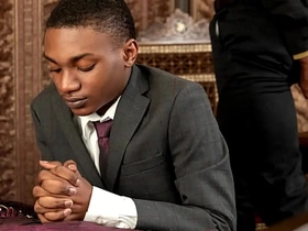 黑人浸信会男孩多米尼克·杨被黑人牧师普林斯·雷恩的大黑屌干了！这小基佬嘴和屁眼都没逃过那根巨屌！ onlyfans gay porn asian