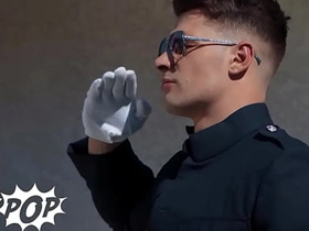 嫩菊爆浆 - Banneret Waters被后入到射，然后跪着接Malik Delgaty的精液 gay porn chinese cumshots