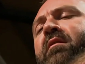 老爹性档案: Cam Curtz被大屌老爹们诱惑征服的狂野之夜 hot gay porn home screen