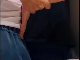 几杯黄汤下肚后 我尝了好奇直男的大屌 gay porn asian butt