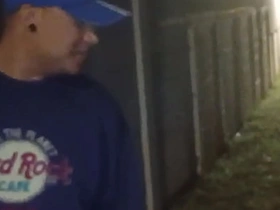 停车撒尿时遇到个小伙子求口交，之后带我去他家趁老婆睡着猛干 sex videos asian gay dad