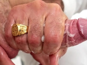 老石匠费利克斯·坎普在所谓面试中把学徒迪伦·泰德斯搞到勃起！这帮石匠真他妈乱！ asian gay sex videos neighbourhood pub