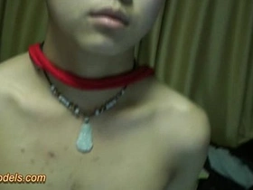 大鸡巴男孩被绑手淫 gay hot cum porn