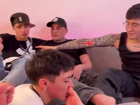 巴西佬与阿根廷人的淫乱趴 - FREE seegasm korean gay porn