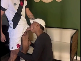 赌球输了把屁眼献给巴西佬 - 免费 hot asian gay porn