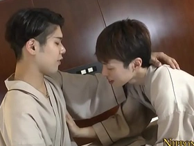 亚裔给同性小受口交 kong japan gay porn