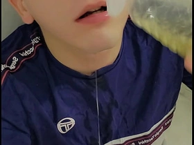 18岁男孩玩自己的鸡巴 gay porn twink chinese