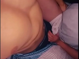 第一次在肌肉邻居家给他口交，最后被他无套内射 hot south indian gay porn