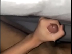 亚裔小骚货揉搓发情的鸡巴 pinoy straight gay porn