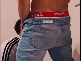 单身派对上的直男男友偷偷在派对角落操我 pinoy gay porn alter