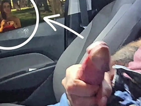 公交站台对着红发妞公开冒险自慰！ korean gay spy porn