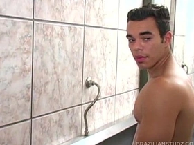 拉丁三人公厕性交 gay porn japan creampie