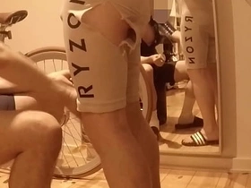 受伤自行车手继父与饥渴关怀儿子 - 第一部 免费 asian truck driver gay coition videos