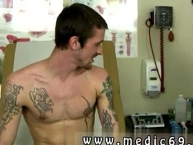 亚裔美国男同性恋色情明星全片 他感觉自己的男根 asian gay spank porn