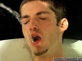 亚裔胖同志被颜射 兄弟会尿尿派对:凯勒布·斯科特! gay porn muscle asian