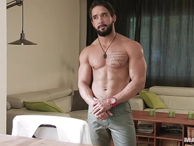 Zack Lemec裸体侍应生面试 - 面具自慰 homemade chinese gay porn videos