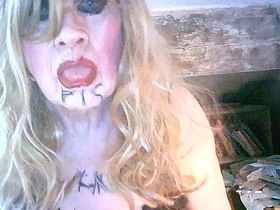 脏烟枪母狗莎拉喝尿自辱 边打飞机边用巨屌假阳具捅屎眼贱穴 japan ancient man gay porn