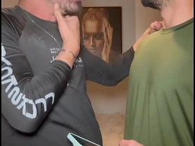 朋友看到我手机相册里的屌照非要看实物 结果忍不住直接口了起来 pinoy porn site jubilant