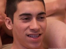 年轻三人组互吃精液 gay sex hot porn