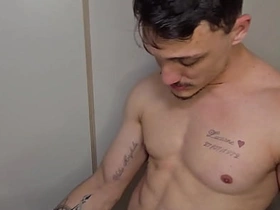 掰开大腿献上骚屁眼 gay porn hot homemade