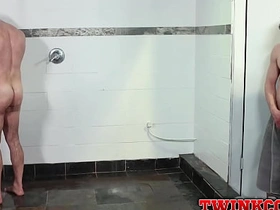 我无套插他 他在我嘴里射精 hot gay bl porn