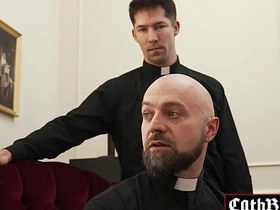 你喜欢这样是吧？喜欢我狠狠操你小屁眼是吧，贱货！Grant Ducati被Adam Snow和Eddie Patrick打屁股加肛交！ japanese confessor bear gay porn