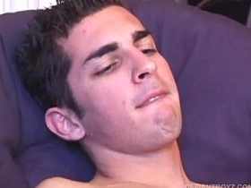 年轻的德文撸出精液然后吃掉 gym asian gay porn