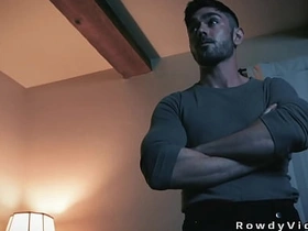 沉迷游戏的直男第一次被肛交 korean gay live porn