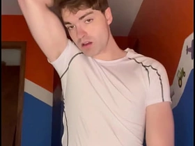 非法入室顺便爆操这个小骚货的屁眼 koume japan gay porn