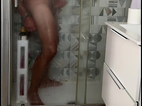 被抓到在淋浴时打飞机 射精猛烈 真实高潮 —— 被偷窥 korean gay cum porn