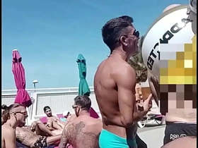 泳池边的口交盛宴：我的鸡巴是2025 Grabbys周末的主角！ chinese well-pleased often proles threesome porn