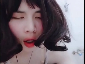 亚洲人妖女仆穿制服用大假阳具自慰 gay porn asian sounding