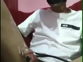 亚洲男孩吞下大精量 elated massage porn asia