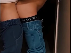 他趁我不备在厕所偷偷操我 japan gay porn.