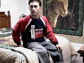 Vinnie给毛茸茸直男Paulie吹箫 gay porn comic hot