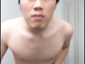 可爱的亚洲小鲜肉打飞机 japanese businessman gay porn