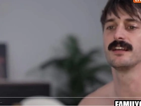 继子撞见继父搞男同直播 hot gay tiktok porn