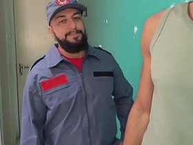 跟我工作的公寓里直男住户搞上了 japanese gay porn mug up