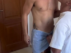 大鸡巴坐上去爽翻了 hot black twink gay porn