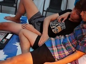 亚洲小鲜肉看片后欲火焚身 korean handjob gay porn