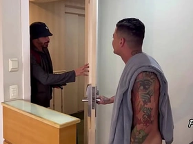 走错房间的啪啪啪 chinese gay gangbang porn